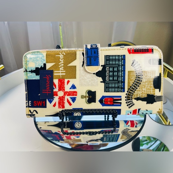 Harrods decor vinyl wallet slim fold, snap close, zip/open pockets London scenes - Picture 5 of 8